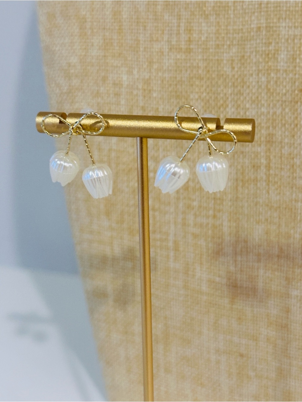 Fashion Jewelry Gold Bow Stud Earrings with White Pearl Drops